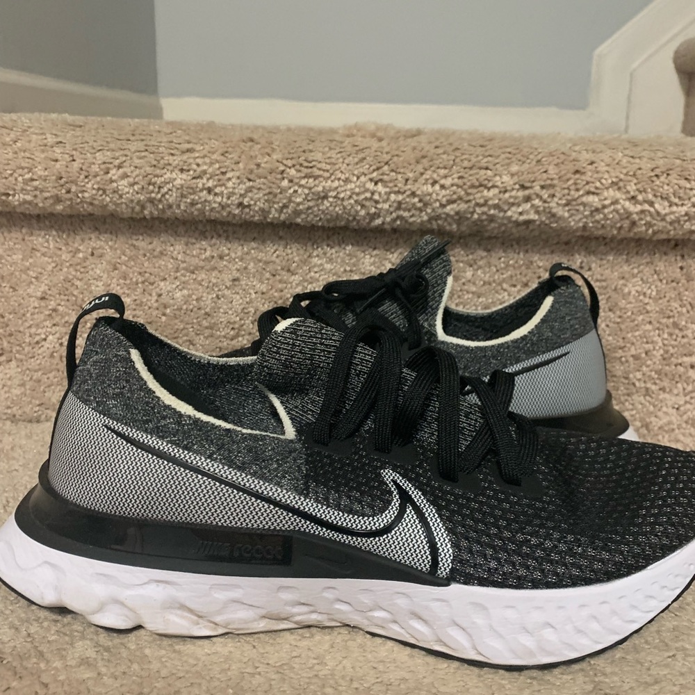 Men’s Nike infinity react - black ; size 11